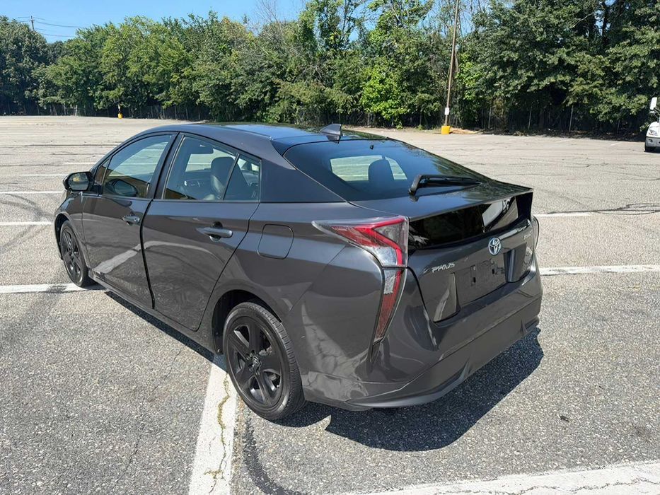 Toyota Prius      2016