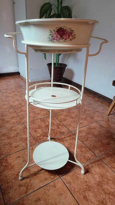 Conjunto de lavatório muito antigo e pintado à mão