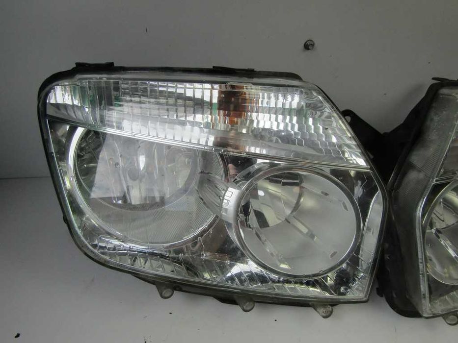 Dacia Duster lampa lampy przód przednie prawa lewa