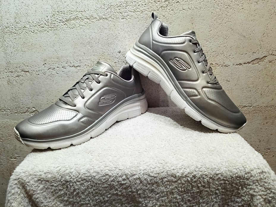 SKECHERS FASHION FIT GLOW UP r.41 srebrne stan idealny