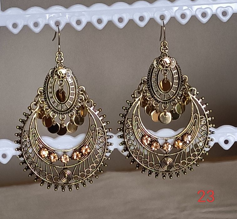 Brincos novos diversos