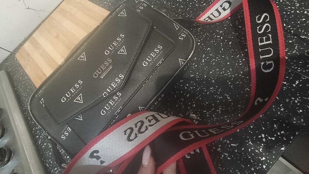 Torebka Guess , czarna , mała , elegancka .