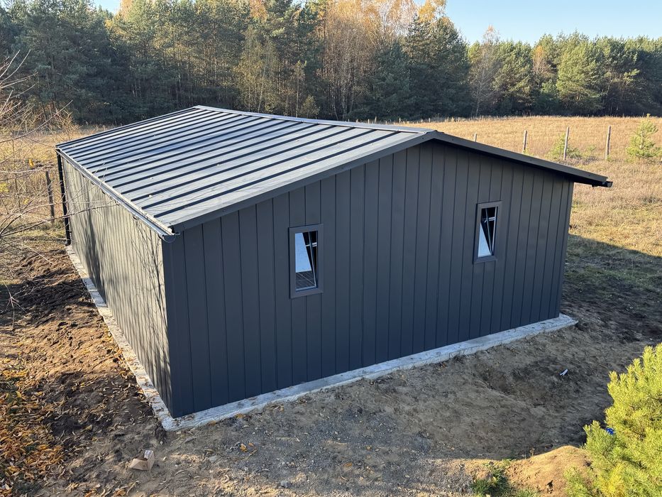 Garaz blaszany z dachem na rąbek