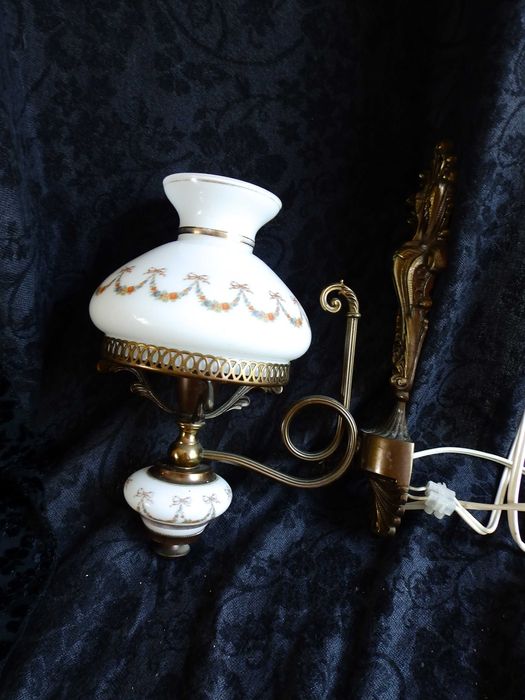 Бра настенное . Освещение