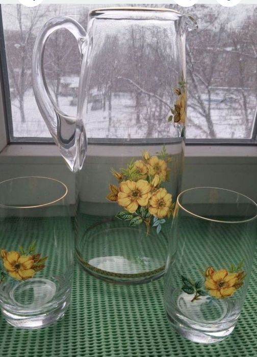 Винтажная посуда прошлого века.