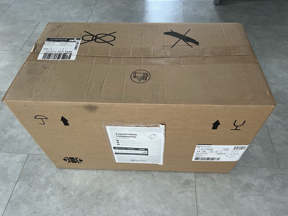 Витяжка вбудована Електролюкс, нова