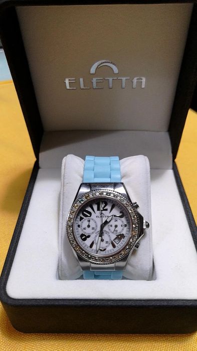 Relógio Eletta com muitas pulseiras extra64550554308610120