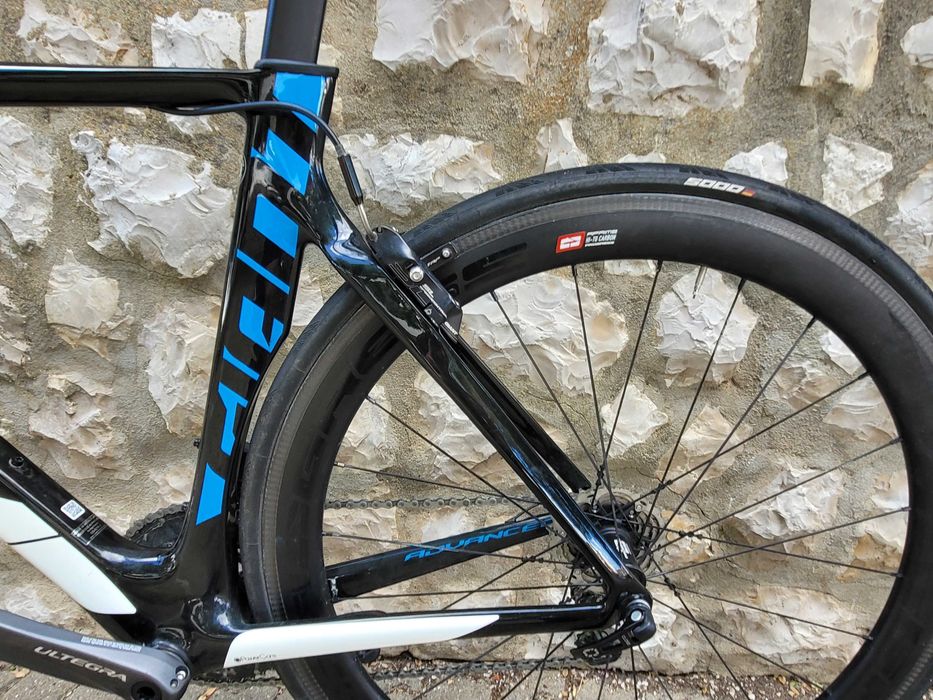 Giant Propel. Bicicleta aero em carbono com Shimano Ultegra Di-2 de 11 velocidades. Linda, rápida, rígida e num estado irrepreensível de conservação.
