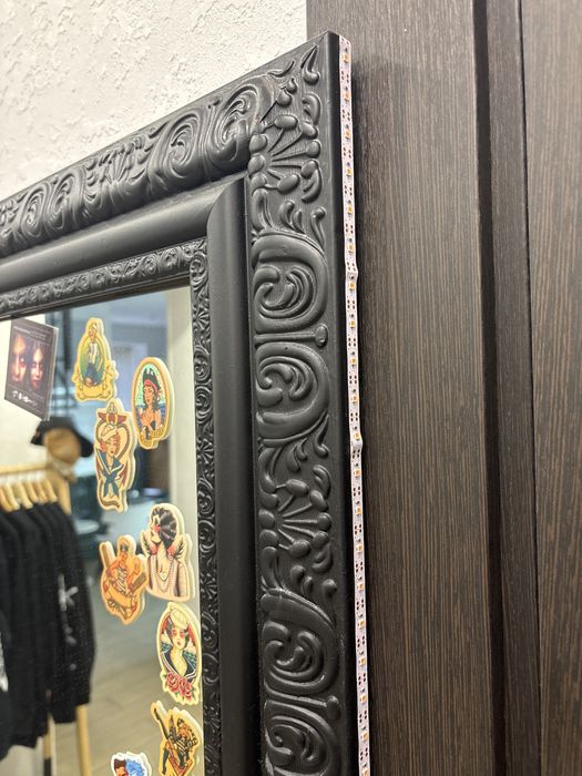 Велике дзеркало у рамі з підсвіткою 143/112 см