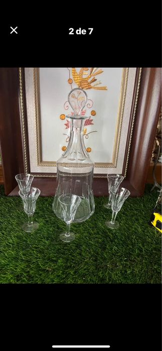 Garrafa em cristal com copos