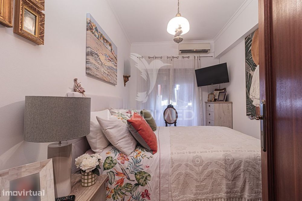 Apartamento T2 Remodelado | Muito Soalheiro | Cruz de Pau | 75 m²