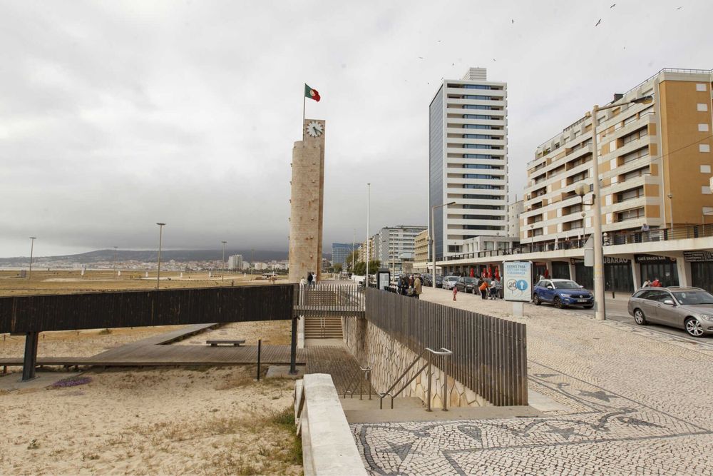 Garagem/Armazém para Aluguer – Marginal da Figueira da Foz