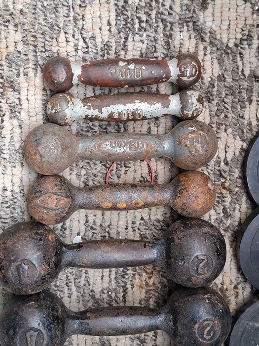 Гантели разные  300 гр  пара.