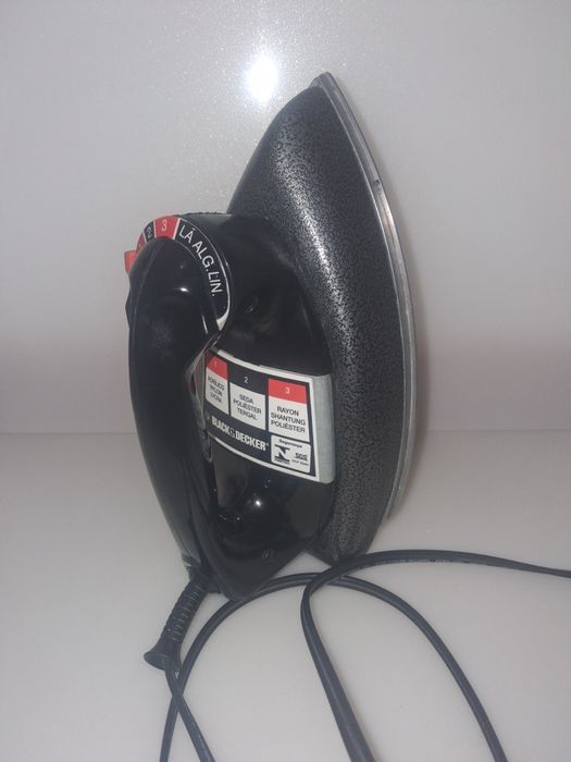 Antigo Ferro de Passar a Seco Black and Decker