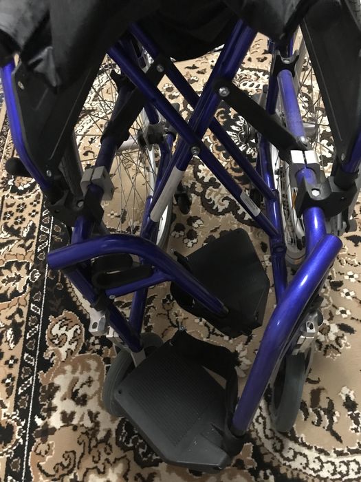 Продам инвалидную коляску