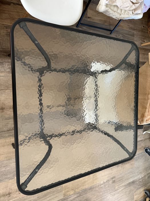 Conjunto de jardim com mesa de vidro e 4 cadeiras