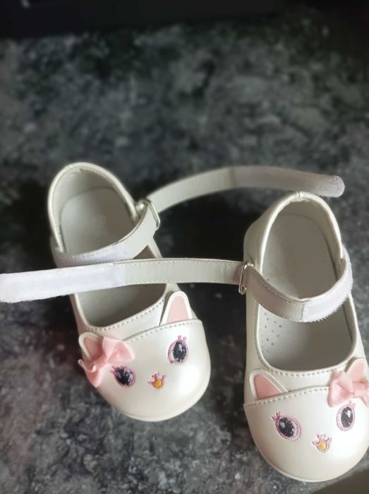 Туфельки для дівчинки