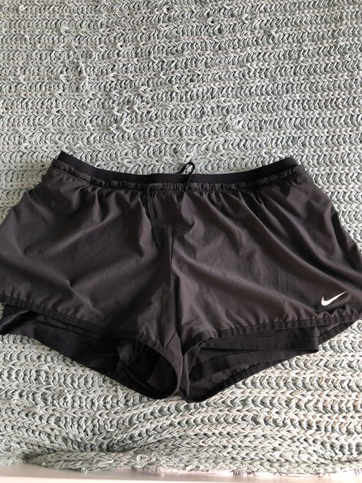 Czarne spodenki sportowe nike damskie krotkie uniwersalne sport firnes