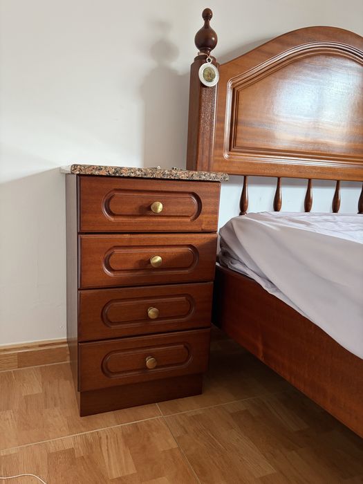 Cama de Corpo e Meio + Colchao (100x180)+ Mesa de Cabeceira
