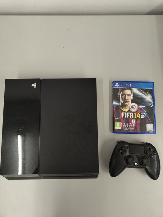 PlayStation 4 com jogo