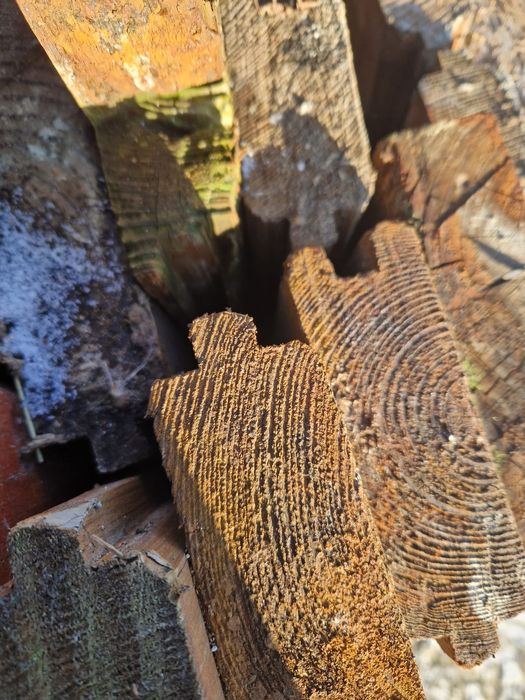 Deski  pióro wpust na boks dla koni lub  podest, taras pomost