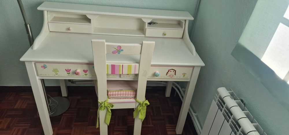 Vende-se escrevaninha infantil