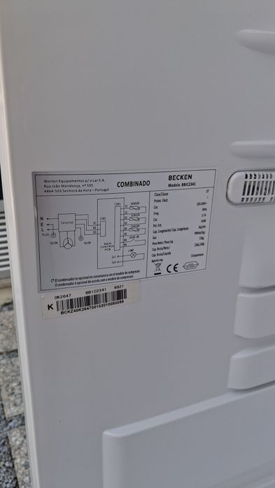 Frigorífico Combinado de Encastre BECKEN — Bom Estado - Venda Rápida!