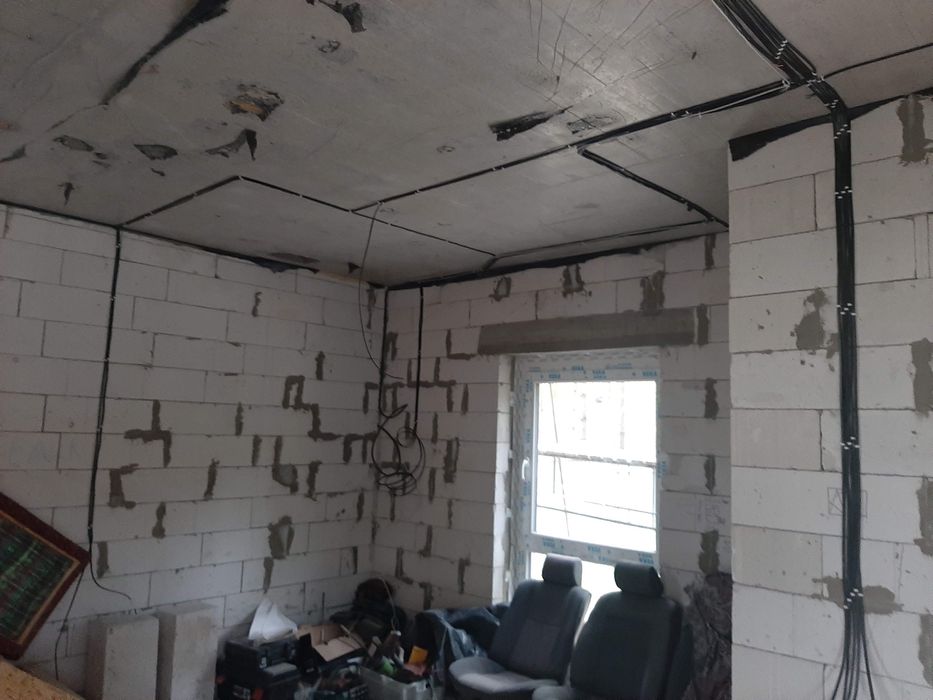 Електрик Гатне заміна проводки виклик аварійного майстра