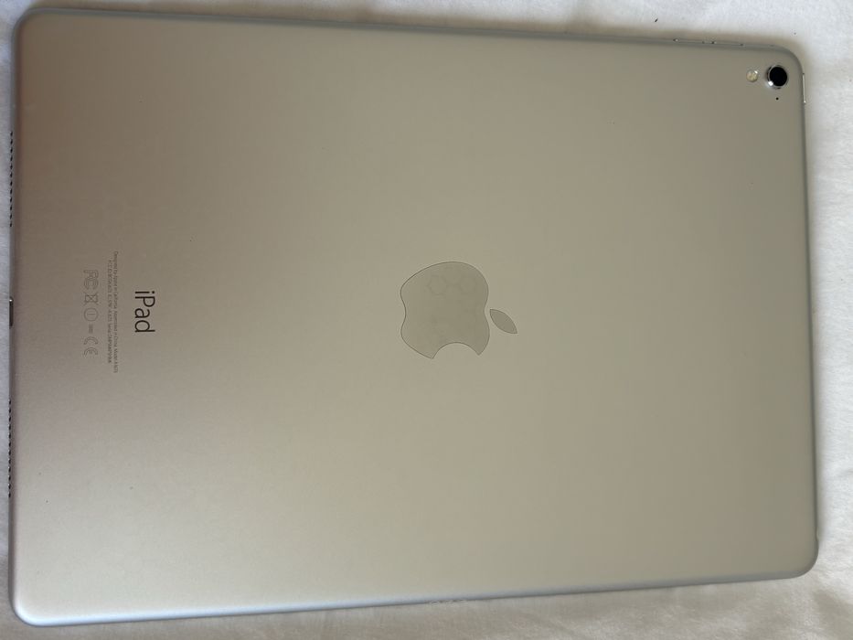 iPad Pro 9.7" 1st generation447058639030200321