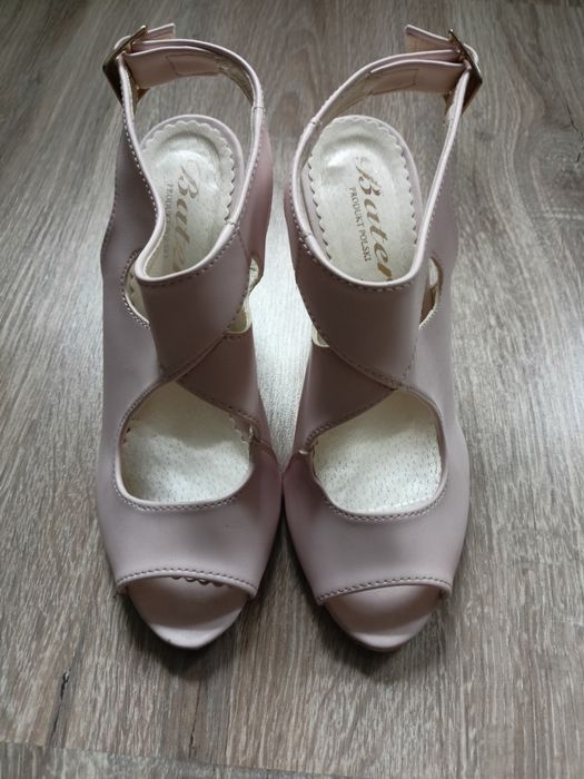 Buty na słupku 37 pudrowy róż