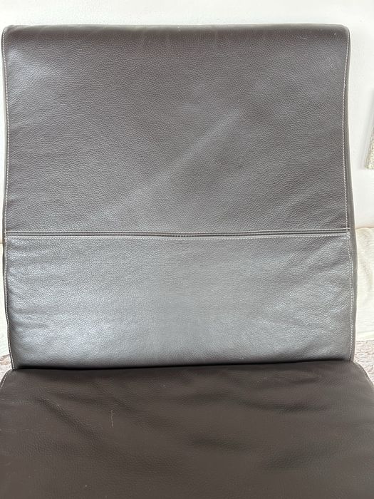 Esteira em pele castanha  para cadeirão