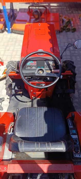 Trator SHIBAURA D208