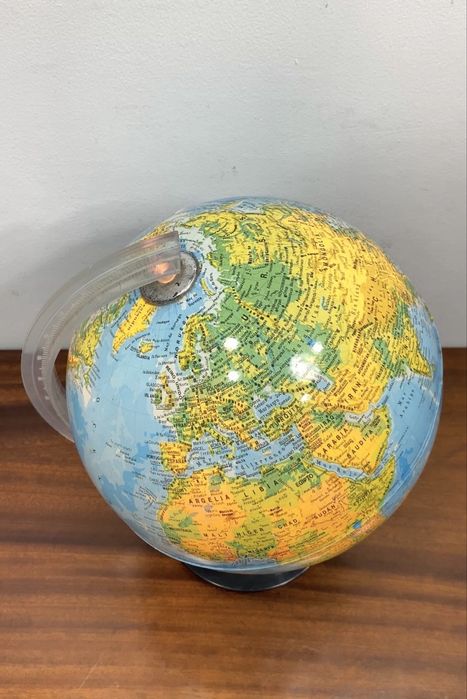 Globo terreste iluminado.