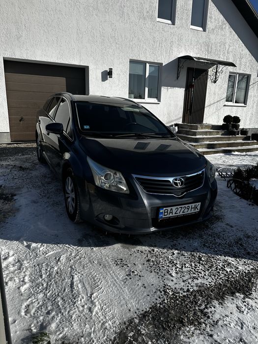 Toyota Avensis 1.8 бензин