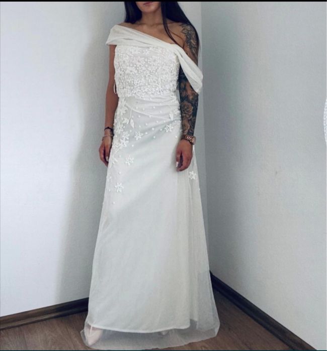 sukienka cekinowa maxi hiszpanka boohoo 44 xxl zdobiona ecru