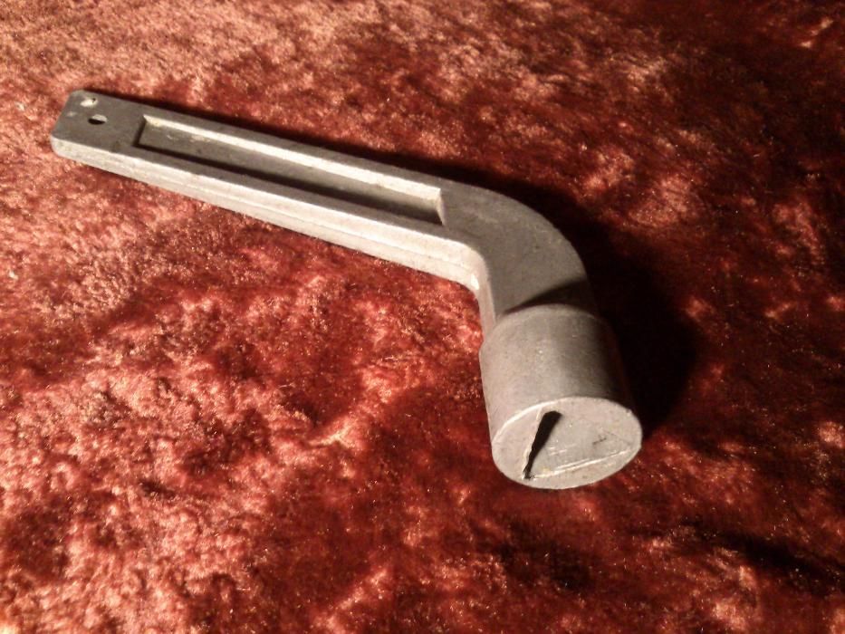 Трёхгранка ключ провідника 8х8 мм  открывания вагона дверей шкафа щитк