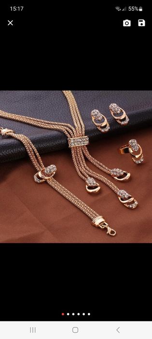 Conjunto de colar,brjncos ,anel e pulseira novo