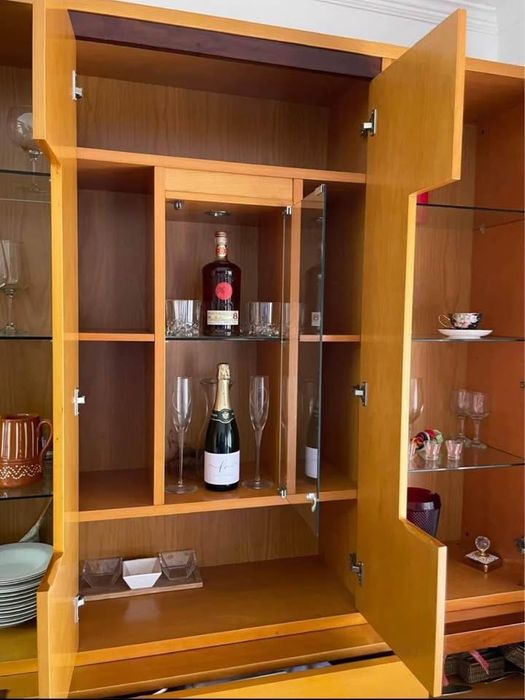 Móvel Sala/Cristaleira em ótimo estado com 9 portas e uma gaveta