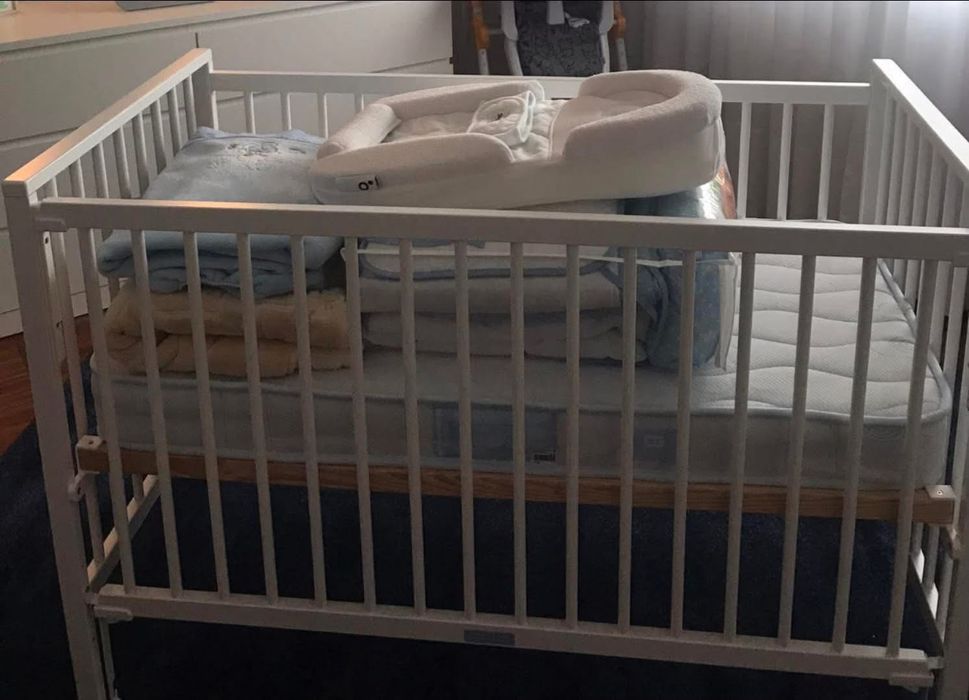 Cama de Bebé com estrado e colchão