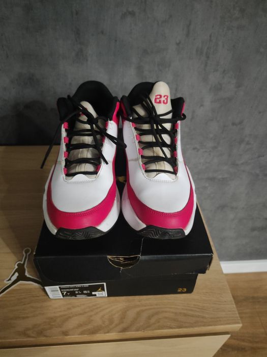 Jordan max aura 3
