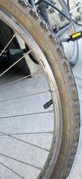 Bicicleta preta.