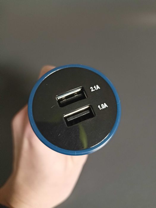 Ładowarka samochodowa 2 x USB
