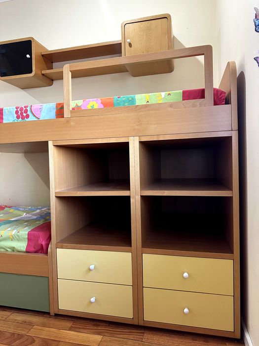 Quarto completo com 2 colchões e estrados – pronto a usar