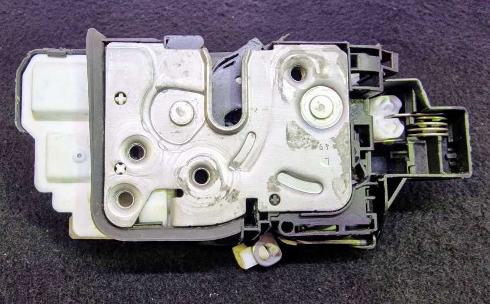 Fechadura / Fecho Porta Frente Esquerdo 31349890 - VOLVO XC90 II