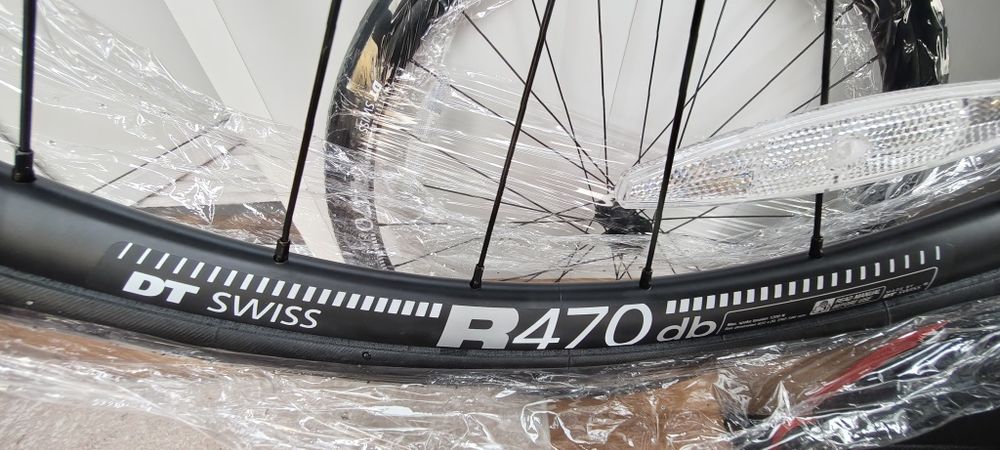 Вилсет шоссейный  Алюминиевые DT Swiss R470 db + втулки Shimano + Vittoria  Zaffiro Pro.