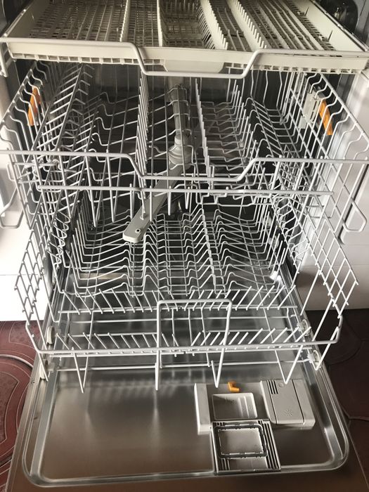 Продам німецьку посудомийну  машинку 45 см. Siemens.