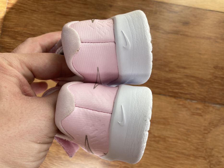 Sapatilhas Nike tamanho 26 para Menina