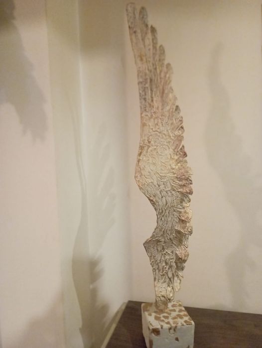 Asa de Anjo com base em pedra