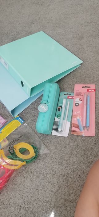 Vende se lote de material, ideal para papelarias