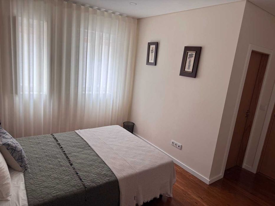 Quarto mobilado c/ WC privado